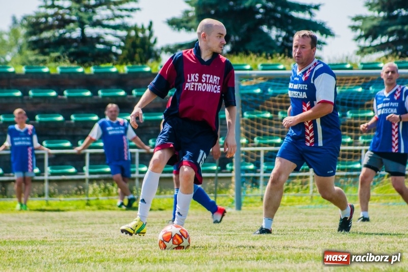 Zdjęcie w galerii na portalu naszraciborz.pl: W Pietrowicach Wielkich grali dla Arka [FOTO] wiadomości z regionu