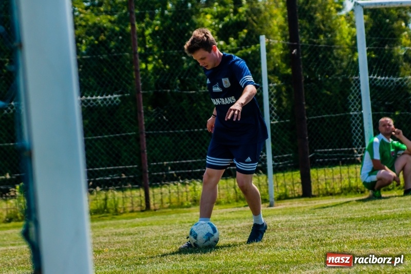 Zdjęcie w galerii na portalu naszraciborz.pl: W Pietrowicach Wielkich grali dla Arka [FOTO] wiadomości z regionu