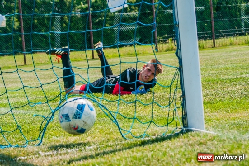 Zdjęcie w galerii na portalu naszraciborz.pl: W Pietrowicach Wielkich grali dla Arka [FOTO] wiadomości z regionu