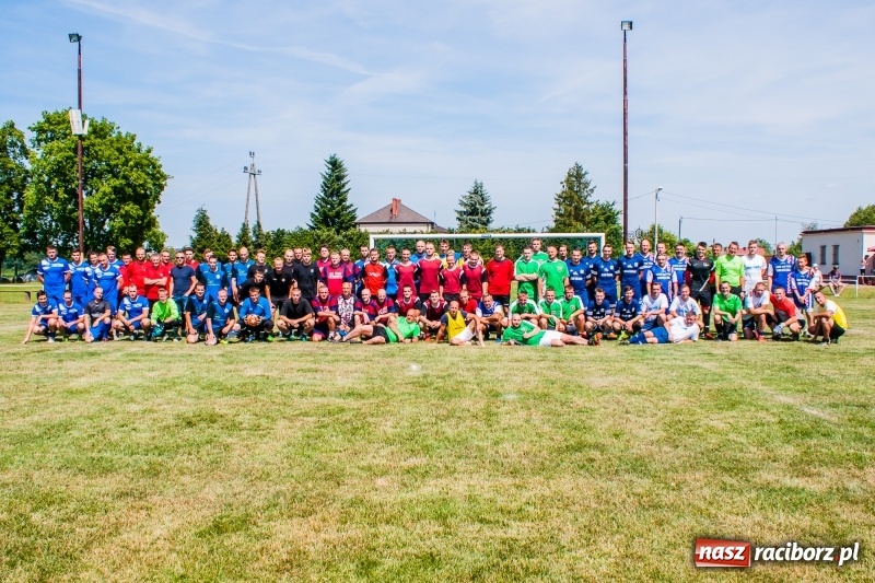 Zdjęcie w galerii na portalu naszraciborz.pl: W Pietrowicach Wielkich grali dla Arka [FOTO] wiadomości z regionu