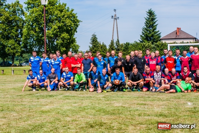 Zdjęcie w galerii na portalu naszraciborz.pl: W Pietrowicach Wielkich grali dla Arka [FOTO] wiadomości z regionu