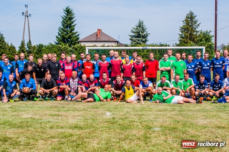 Zdjęcie w galerii na portalu naszraciborz.pl: W Pietrowicach Wielkich grali dla Arka [FOTO] wiadomości z regionu