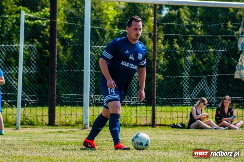 Zdjęcie w galerii na portalu naszraciborz.pl: W Pietrowicach Wielkich grali dla Arka [FOTO] wiadomości z regionu