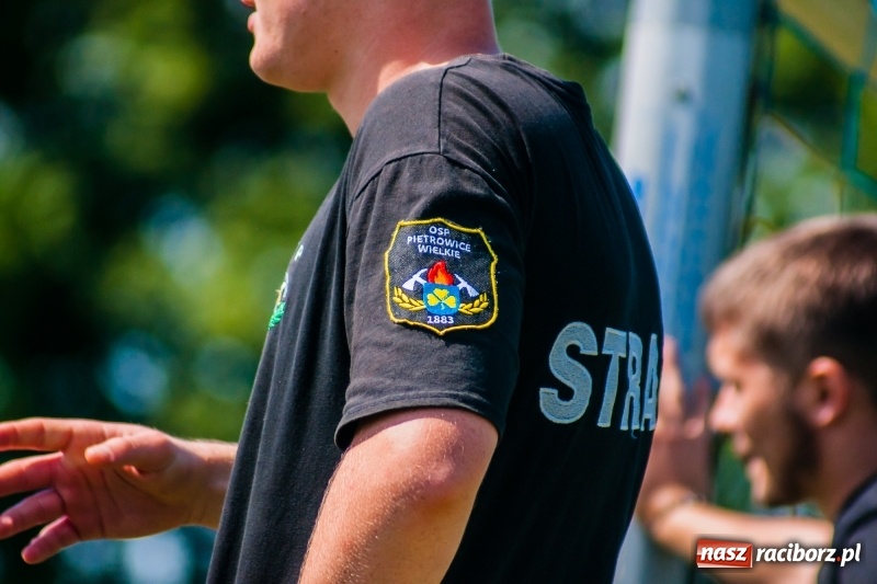 Zdjęcie w galerii na portalu naszraciborz.pl: W Pietrowicach Wielkich grali dla Arka [FOTO] wiadomości z regionu