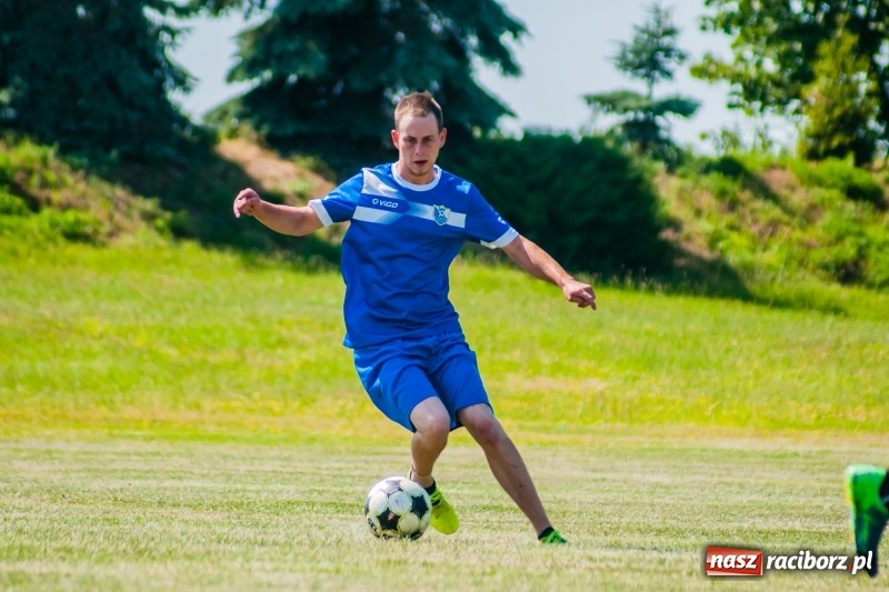 Zdjęcie w galerii na portalu naszraciborz.pl: W Pietrowicach Wielkich grali dla Arka [FOTO] wiadomości z regionu
