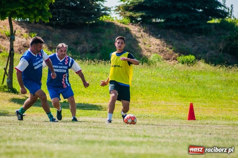 Zdjęcie w galerii na portalu naszraciborz.pl: W Pietrowicach Wielkich grali dla Arka [FOTO] wiadomości z regionu