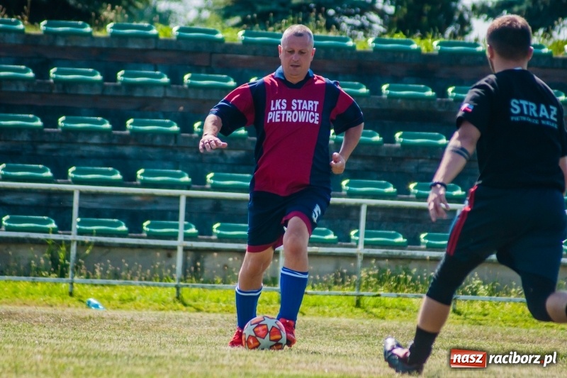 Zdjęcie w galerii na portalu naszraciborz.pl: W Pietrowicach Wielkich grali dla Arka [FOTO] wiadomości z regionu