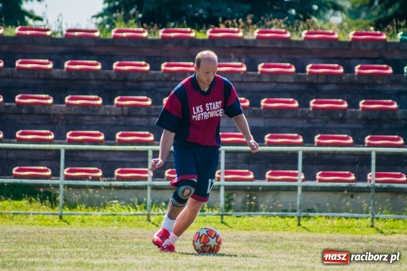 Zdjęcie w galerii na portalu naszraciborz.pl: W Pietrowicach Wielkich grali dla Arka [FOTO] wiadomości z regionu