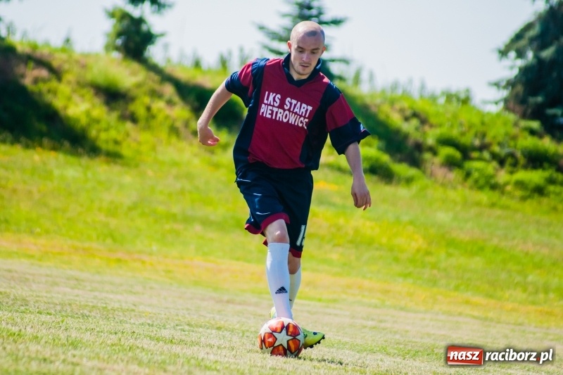 Zdjęcie w galerii na portalu naszraciborz.pl: W Pietrowicach Wielkich grali dla Arka [FOTO] wiadomości z regionu