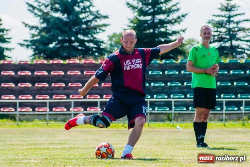 Zdjęcie w galerii na portalu naszraciborz.pl: W Pietrowicach Wielkich grali dla Arka [FOTO] wiadomości z regionu