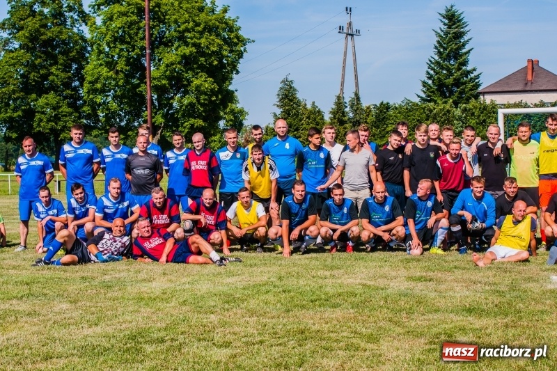 Zdjęcie w galerii na portalu naszraciborz.pl: W Pietrowicach Wielkich grali dla Arka [FOTO] wiadomości z regionu