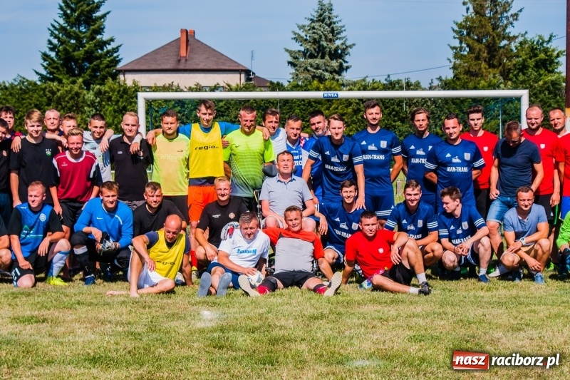 Zdjęcie w galerii na portalu naszraciborz.pl: W Pietrowicach Wielkich grali dla Arka [FOTO] wiadomości z regionu
