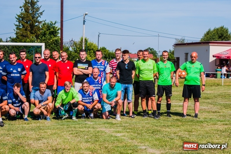 Zdjęcie w galerii na portalu naszraciborz.pl: W Pietrowicach Wielkich grali dla Arka [FOTO] wiadomości z regionu