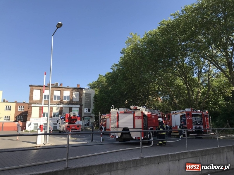 Zdjęcie w galerii na portalu naszraciborz.pl: Powtórka z rozrywki. Pożar starego szpitala na Bema  wiadomości z regionu