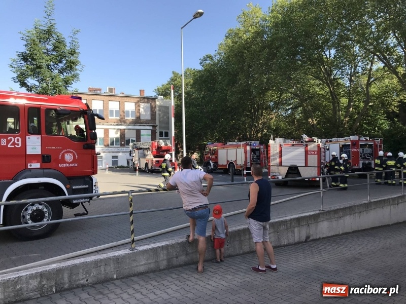 Zdjęcie w galerii na portalu naszraciborz.pl: Powtórka z rozrywki. Pożar starego szpitala na Bema  wiadomości z regionu