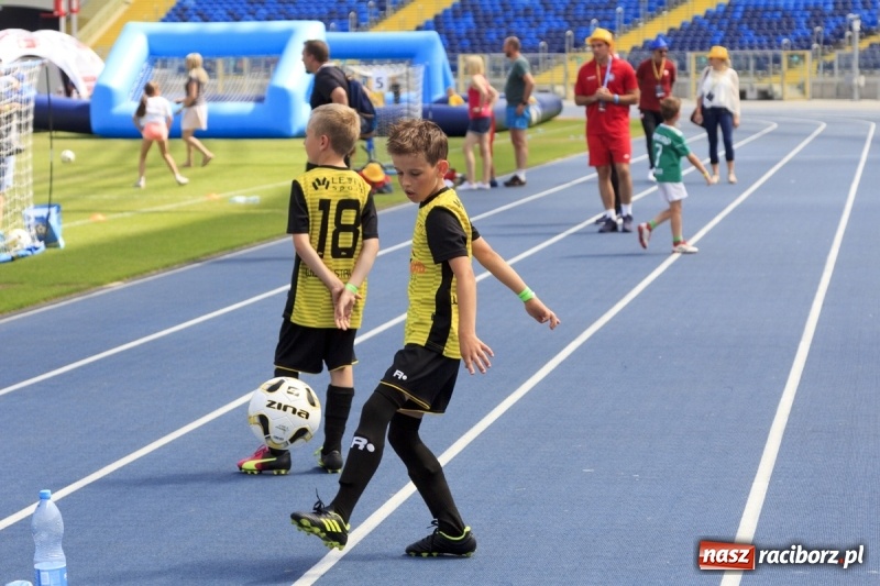 Zdjęcie w galerii na portalu naszraciborz.pl: Żacy Podokręgu Racibórz zagrali na Śląskim wiadomości z regionu