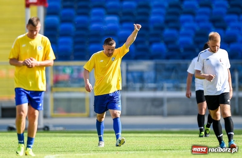 Zdjęcie w galerii na portalu naszraciborz.pl: Żacy Podokręgu Racibórz zagrali na Śląskim wiadomości z regionu