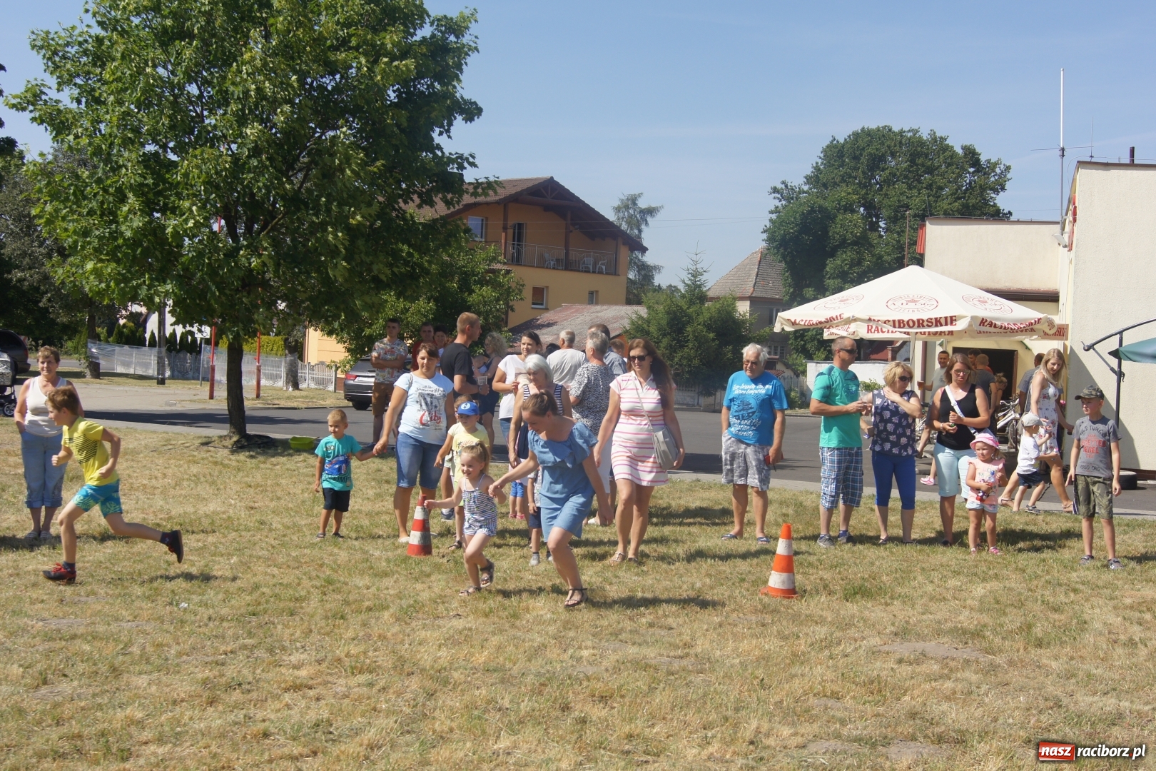 Zdjęcie w galerii na portalu naszraciborz.pl: Festynowe rozpoczęcie wakacji z Szymocicach wiadomości z regionu