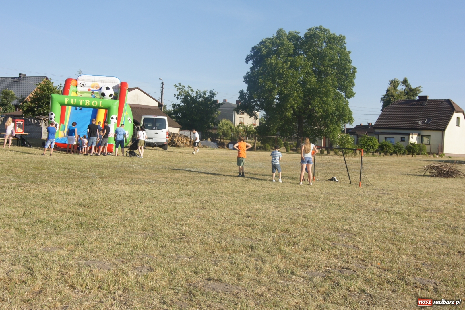 Zdjęcie w galerii na portalu naszraciborz.pl: Festynowe rozpoczęcie wakacji z Szymocicach wiadomości z regionu