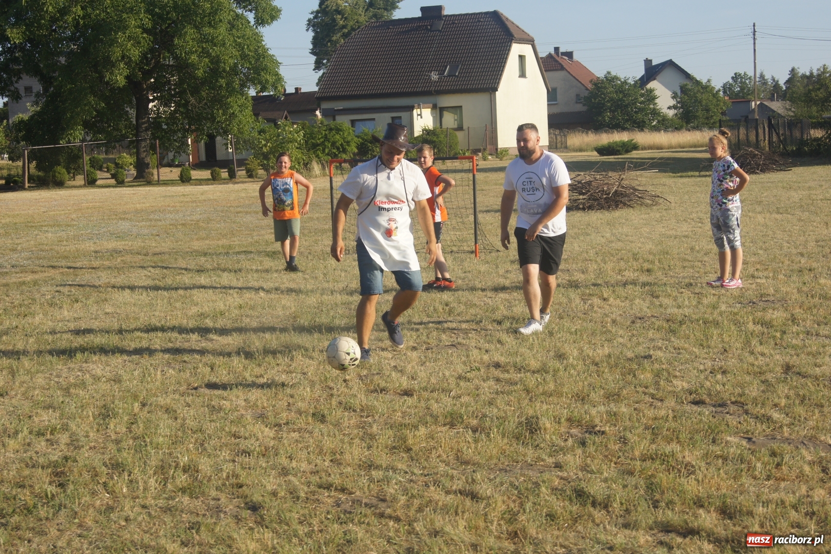 Zdjęcie w galerii na portalu naszraciborz.pl: Festynowe rozpoczęcie wakacji z Szymocicach wiadomości z regionu