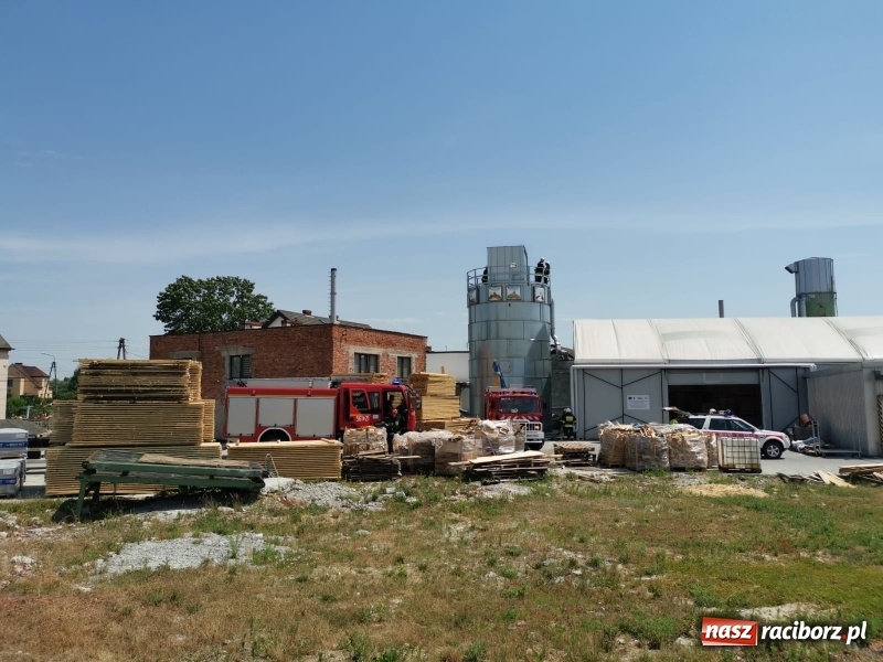 Zdjęcie w galerii na portalu naszraciborz.pl: Gorące popołudnie. Alarmy w Bieńkowicach oraz Pietrowicach Wielkich [FOTO] wiadomości z regionu