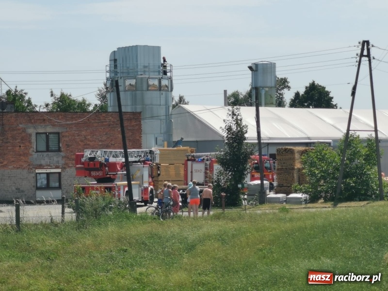 Zdjęcie w galerii na portalu naszraciborz.pl: Gorące popołudnie. Alarmy w Bieńkowicach oraz Pietrowicach Wielkich [FOTO] wiadomości z regionu