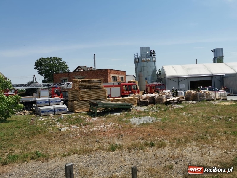 Zdjęcie w galerii na portalu naszraciborz.pl: Gorące popołudnie. Alarmy w Bieńkowicach oraz Pietrowicach Wielkich [FOTO] wiadomości z regionu