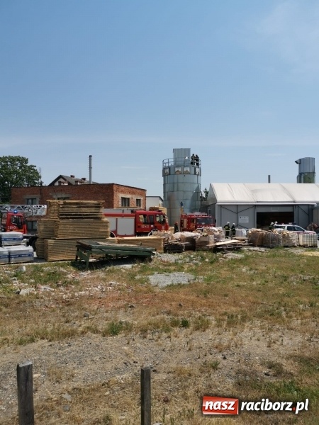 Zdjęcie w galerii na portalu naszraciborz.pl: Gorące popołudnie. Alarmy w Bieńkowicach oraz Pietrowicach Wielkich [FOTO] wiadomości z regionu