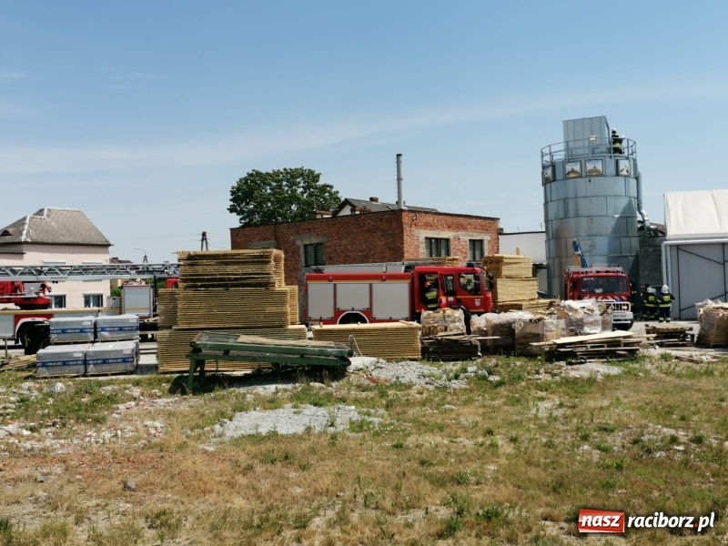 Zdjęcie w galerii na portalu naszraciborz.pl: Gorące popołudnie. Alarmy w Bieńkowicach oraz Pietrowicach Wielkich [FOTO] wiadomości z regionu
