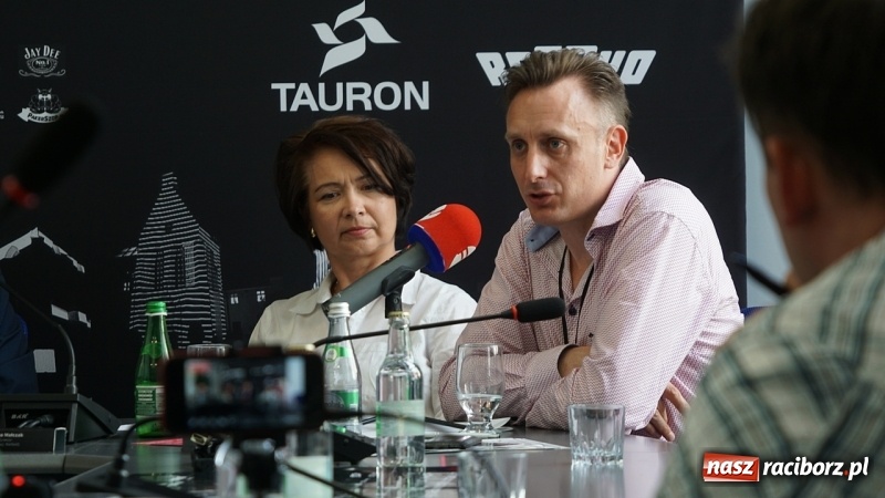 Zdjęcie w galerii na portalu naszraciborz.pl: Budowanie światłem na zamku. INTRO Festival i jego DNA  wiadomości z regionu