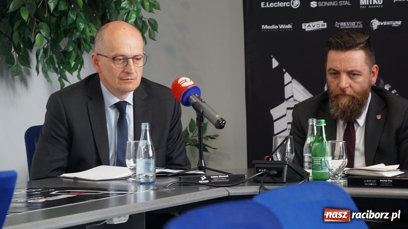 Zdjęcie w galerii na portalu naszraciborz.pl: Budowanie światłem na zamku. INTRO Festival i jego DNA  wiadomości z regionu