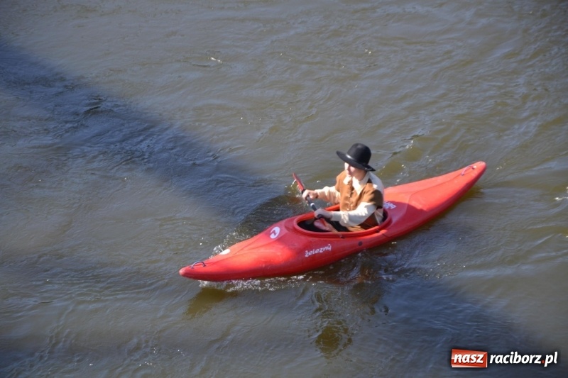 Zdjęcie w galerii na portalu naszraciborz.pl: Ludzie zaskoczeni tym, co zobaczyli na niebie [FOTO] wiadomości z regionu