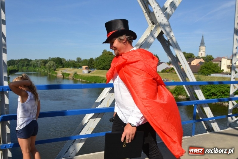 Zdjęcie w galerii na portalu naszraciborz.pl: Ludzie zaskoczeni tym, co zobaczyli na niebie [FOTO] wiadomości z regionu