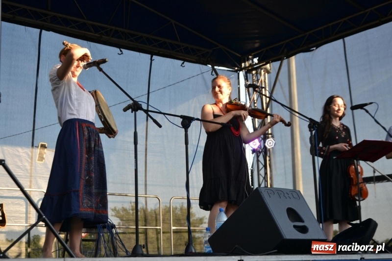 Zdjęcie w galerii na portalu naszraciborz.pl: Ludzie zaskoczeni tym, co zobaczyli na niebie [FOTO] wiadomości z regionu