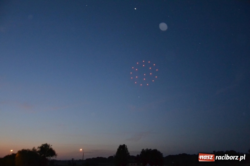 Zdjęcie w galerii na portalu naszraciborz.pl: Ludzie zaskoczeni tym, co zobaczyli na niebie [FOTO] wiadomości z regionu