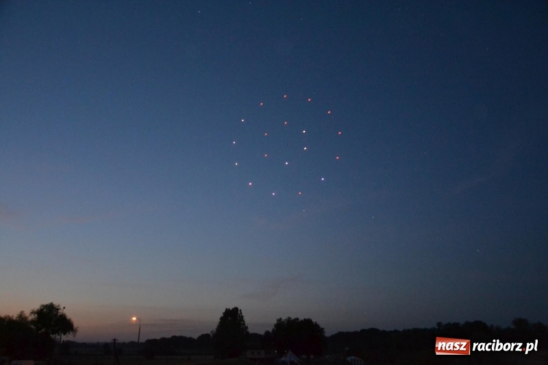 Zdjęcie w galerii na portalu naszraciborz.pl: Ludzie zaskoczeni tym, co zobaczyli na niebie [FOTO] wiadomości z regionu