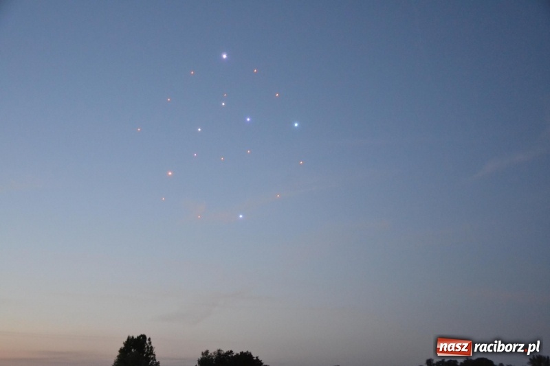 Zdjęcie w galerii na portalu naszraciborz.pl: Ludzie zaskoczeni tym, co zobaczyli na niebie [FOTO] wiadomości z regionu