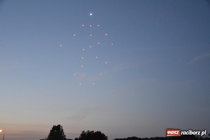 Zdjęcie w galerii na portalu naszraciborz.pl: Ludzie zaskoczeni tym, co zobaczyli na niebie [FOTO] wiadomości z regionu