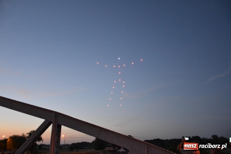 Zdjęcie w galerii na portalu naszraciborz.pl: Ludzie zaskoczeni tym, co zobaczyli na niebie [FOTO] wiadomości z regionu