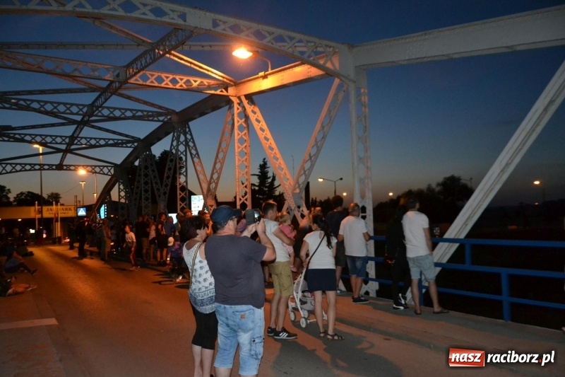 Zdjęcie w galerii na portalu naszraciborz.pl: Ludzie zaskoczeni tym, co zobaczyli na niebie [FOTO] wiadomości z regionu