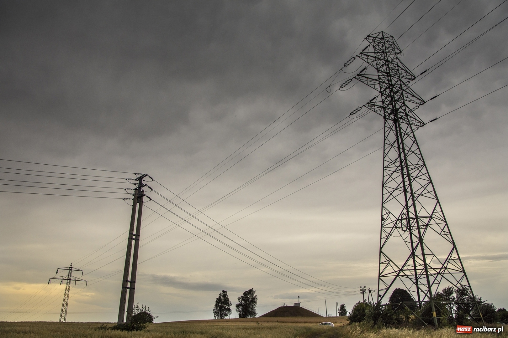 Zdjęcie w galerii na portalu naszraciborz.pl: Front burzowy nad ziemią raciborską [FOTO] wiadomości z regionu