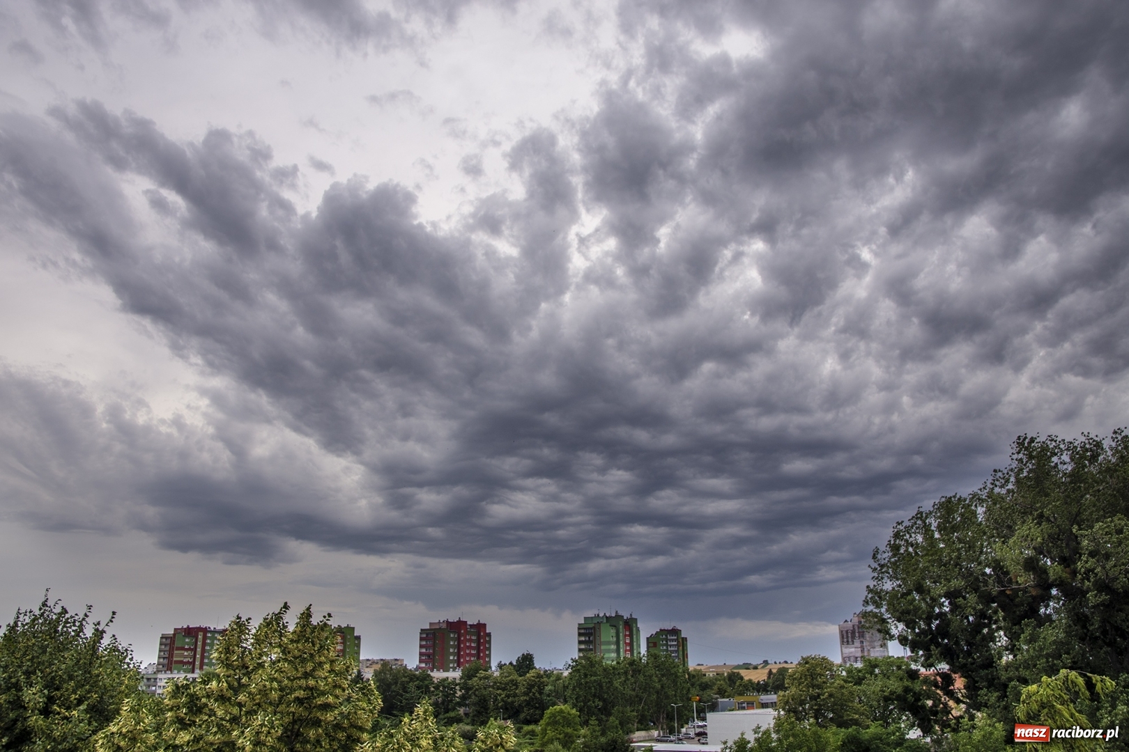 Zdjęcie w galerii na portalu naszraciborz.pl: Front burzowy nad ziemią raciborską [FOTO] wiadomości z regionu