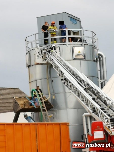 Zdjęcie w galerii na portalu naszraciborz.pl: Trudny pożar w Bieńkowicach. Strażacy w akcji już drugi dzień  wiadomości z regionu