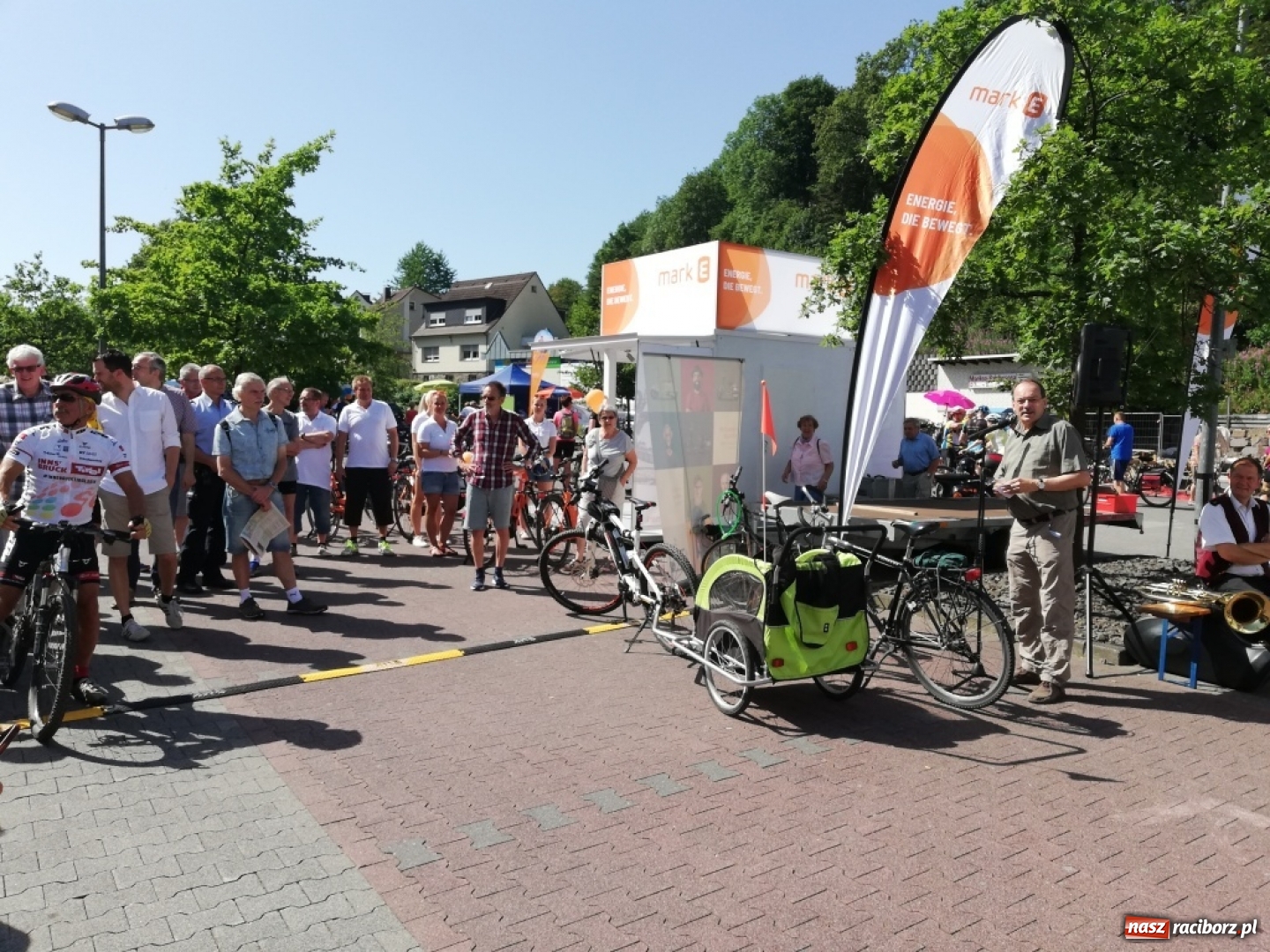 Zdjęcie w galerii na portalu naszraciborz.pl: Powiat raciborski na Dniu bez Samochodu w Niemczech  wiadomości z regionu