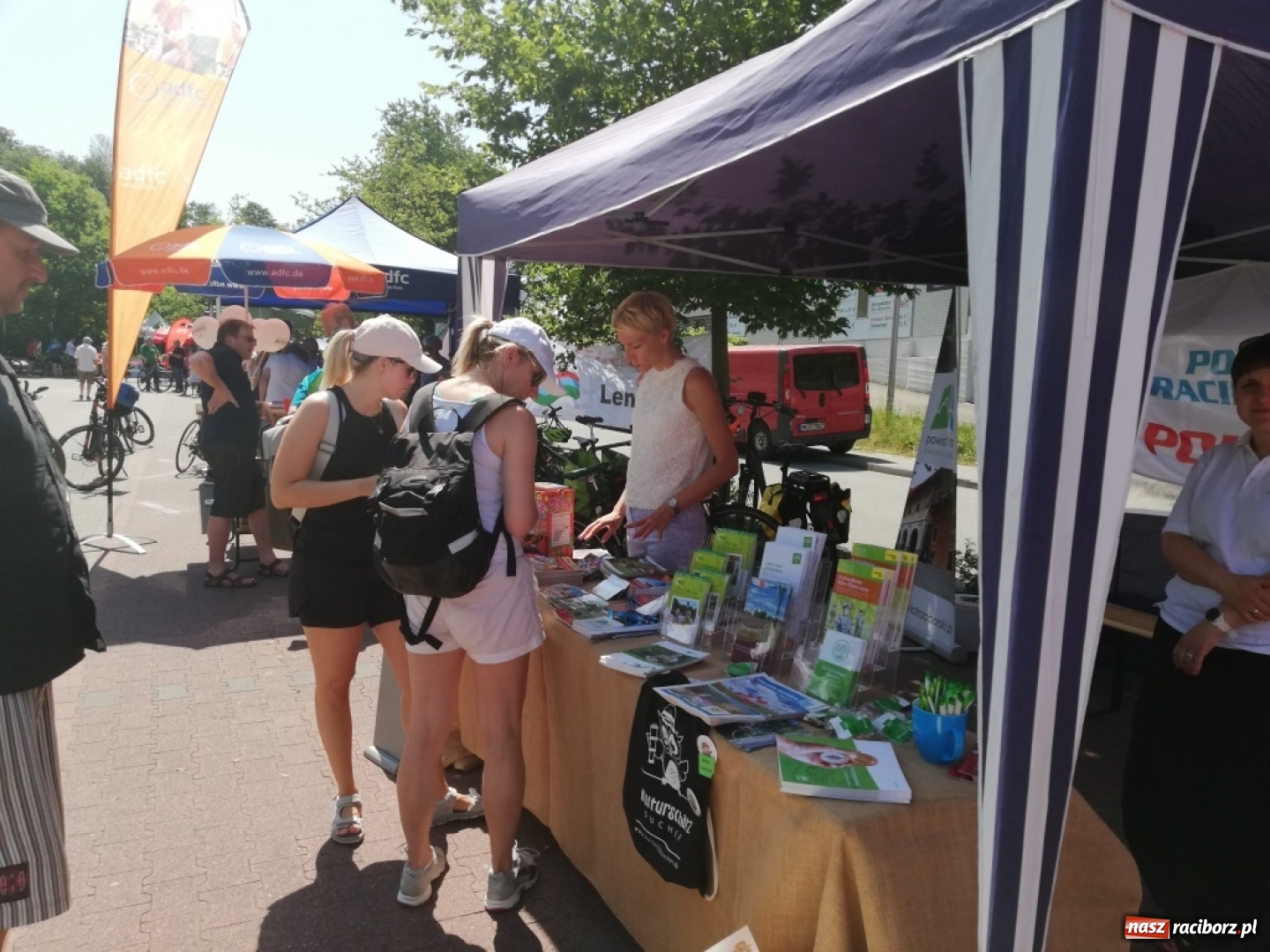 Zdjęcie w galerii na portalu naszraciborz.pl: Powiat raciborski na Dniu bez Samochodu w Niemczech  wiadomości z regionu