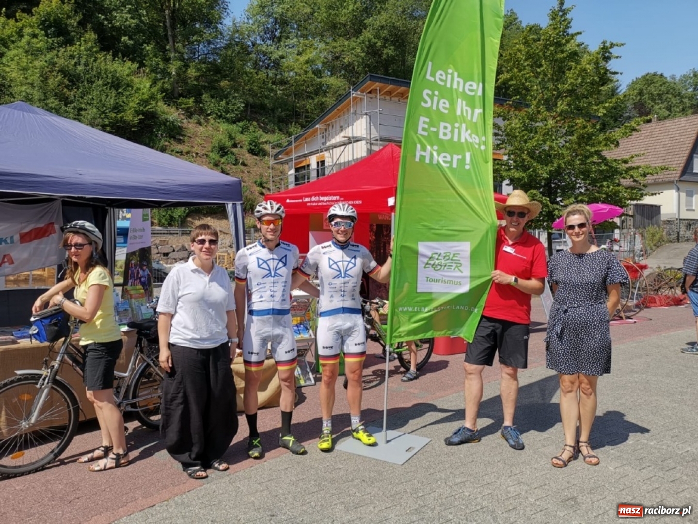Zdjęcie w galerii na portalu naszraciborz.pl: Powiat raciborski na Dniu bez Samochodu w Niemczech  wiadomości z regionu