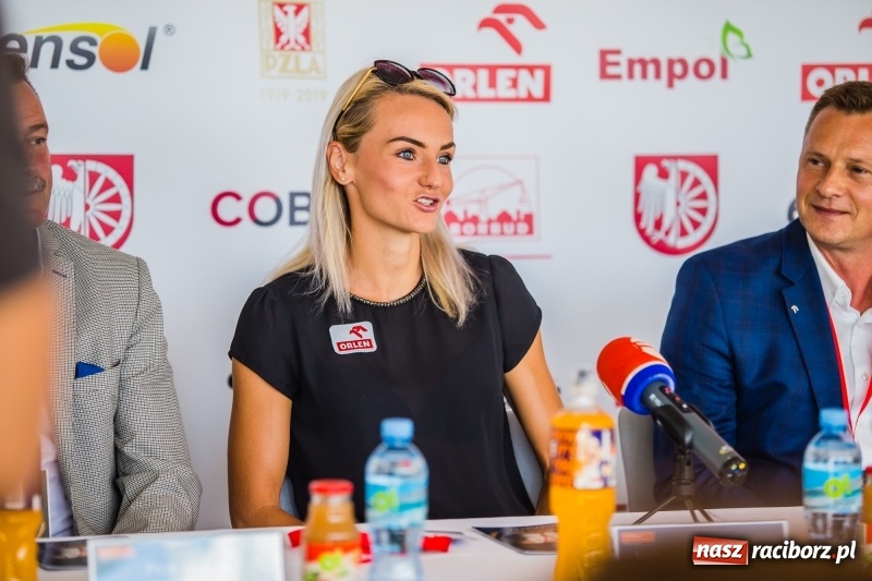 Zdjęcie w galerii na portalu naszraciborz.pl: Raciborska królowa lekkiej atletyki życzyła dobrych wyników [FOTO i WIDEO] wiadomości z regionu