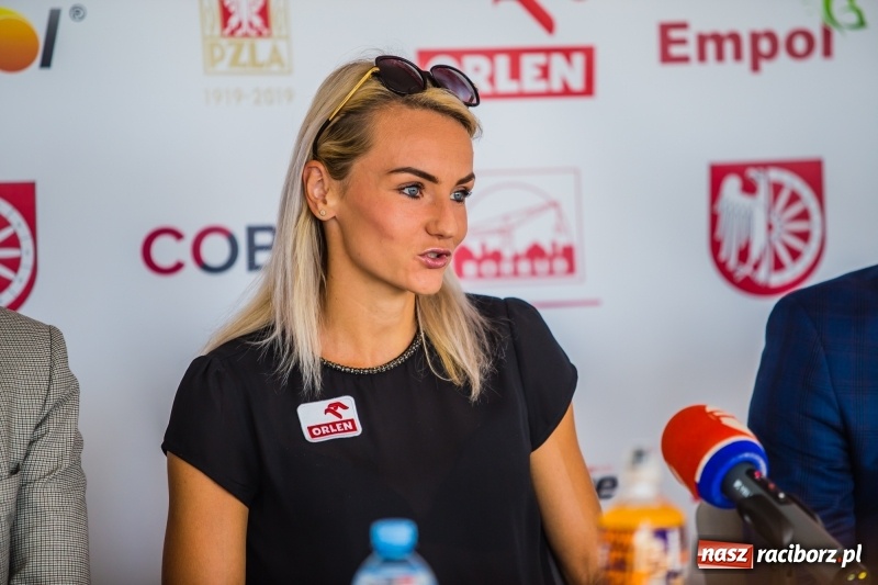 Zdjęcie w galerii na portalu naszraciborz.pl: Raciborska królowa lekkiej atletyki życzyła dobrych wyników [FOTO i WIDEO] wiadomości z regionu