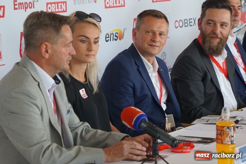 Zdjęcie w galerii na portalu naszraciborz.pl: Raciborska królowa lekkiej atletyki życzyła dobrych wyników [FOTO i WIDEO] wiadomości z regionu