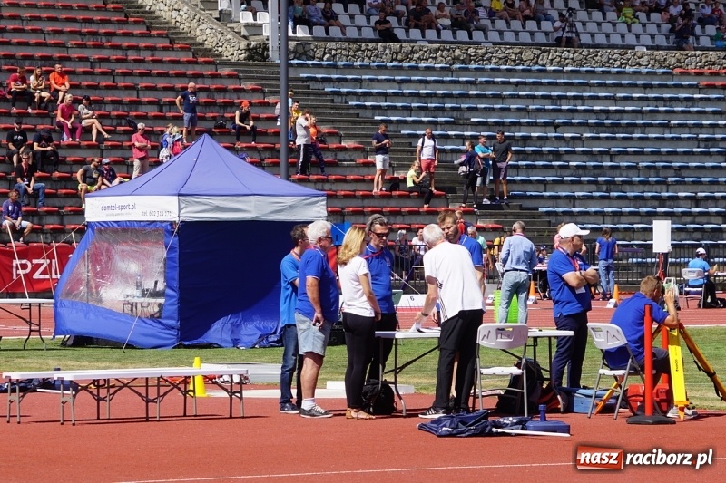 Zdjęcie w galerii na portalu naszraciborz.pl: Raciborska królowa lekkiej atletyki życzyła dobrych wyników [FOTO i WIDEO] wiadomości z regionu